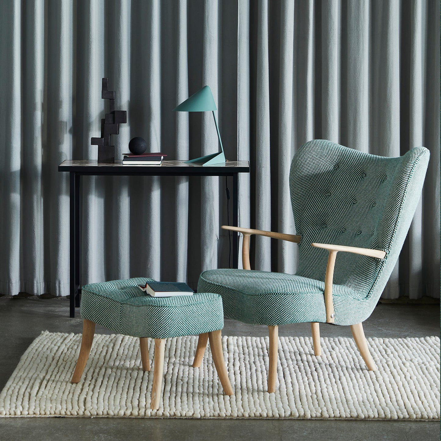 Pragh Chair